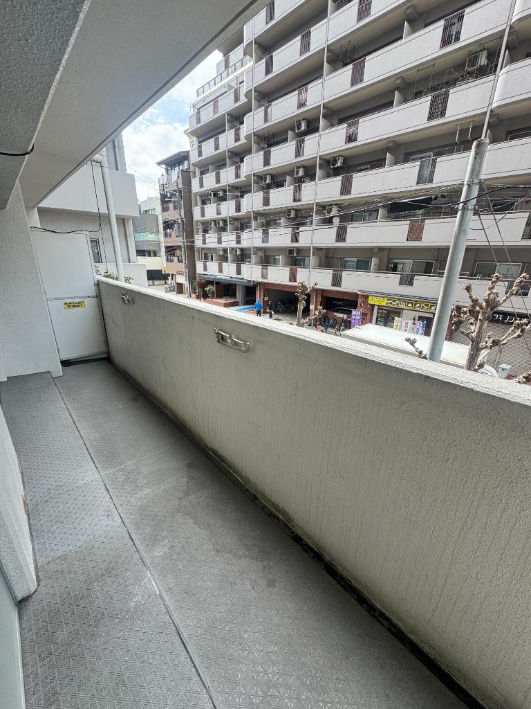 Vintage 3-Bedroom Condo in Edobori 0