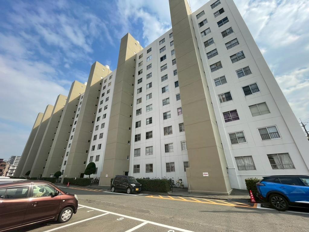 Classic 2-Bedroom Condo in Shinkitano 0