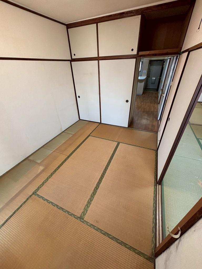 Charming 3-Bedroom Condo in Kitahorie 0