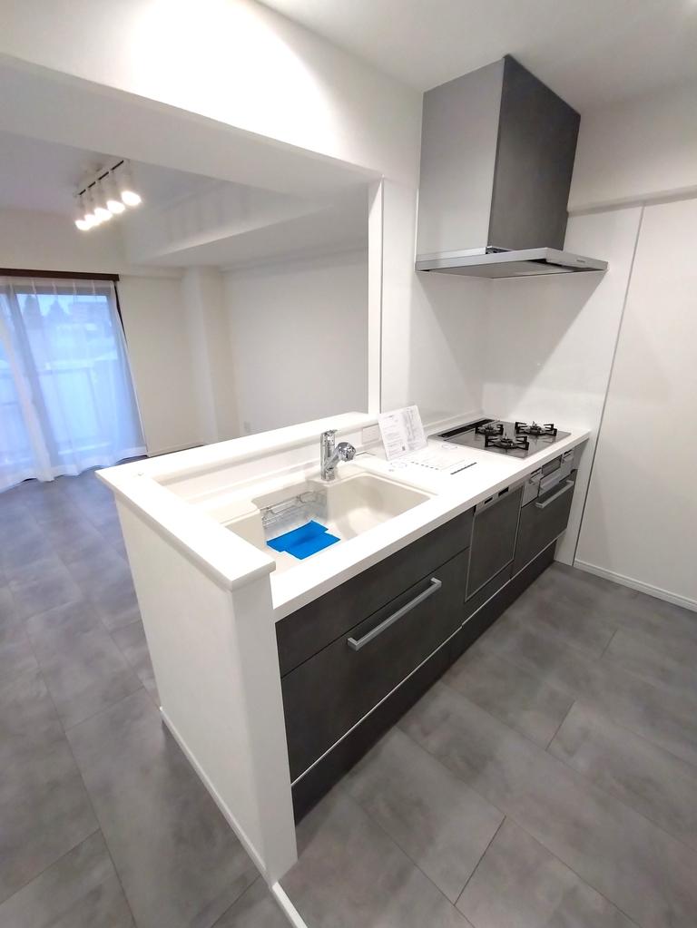Classic 2-Bedroom Condo in Fukasawa 0