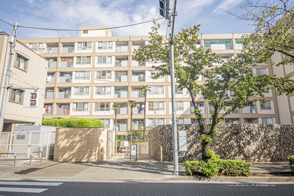 Charming 2-Bedroom Condo Near Station in Tamagawa 0