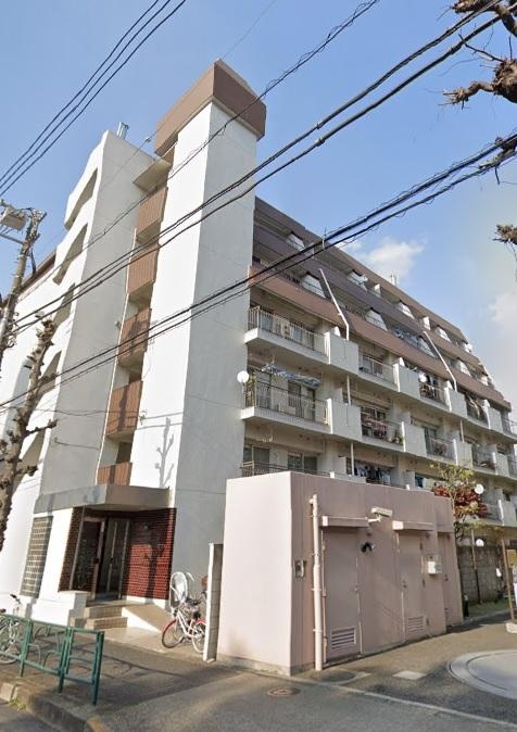 Charming 3-Bedroom Condo in Funabashi 0