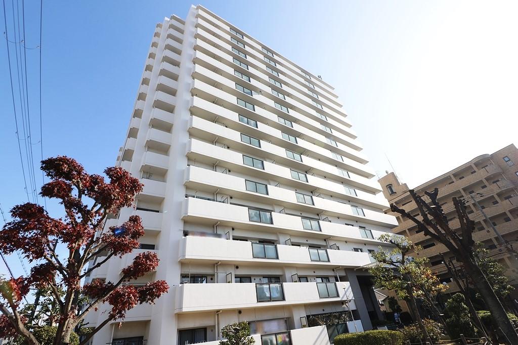 Vintage 4-Bedroom Condo in Imazuminami 0