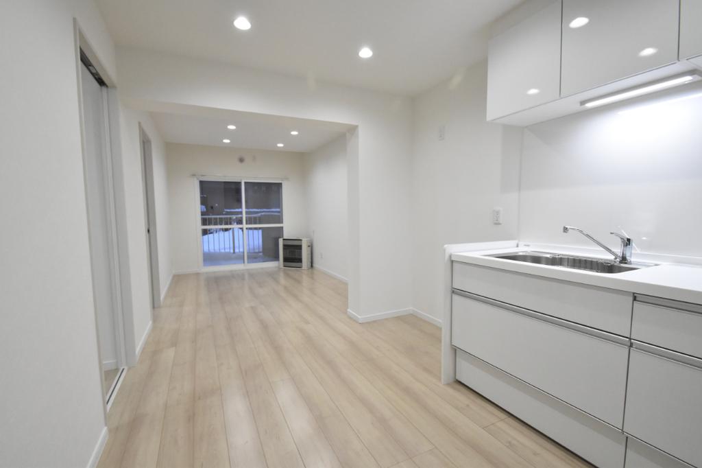 Charming 3-Bedroom Condo in Sumikawa 5-jo 0