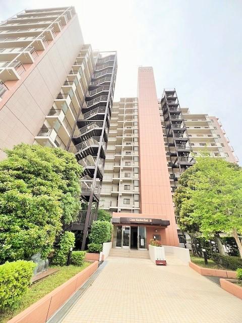 Classic 3-Bedroom Condo in Noguki 0