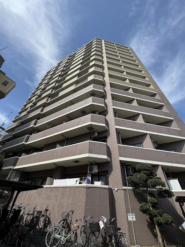 2-Bedroom Condo in Kamiikebukuro 0