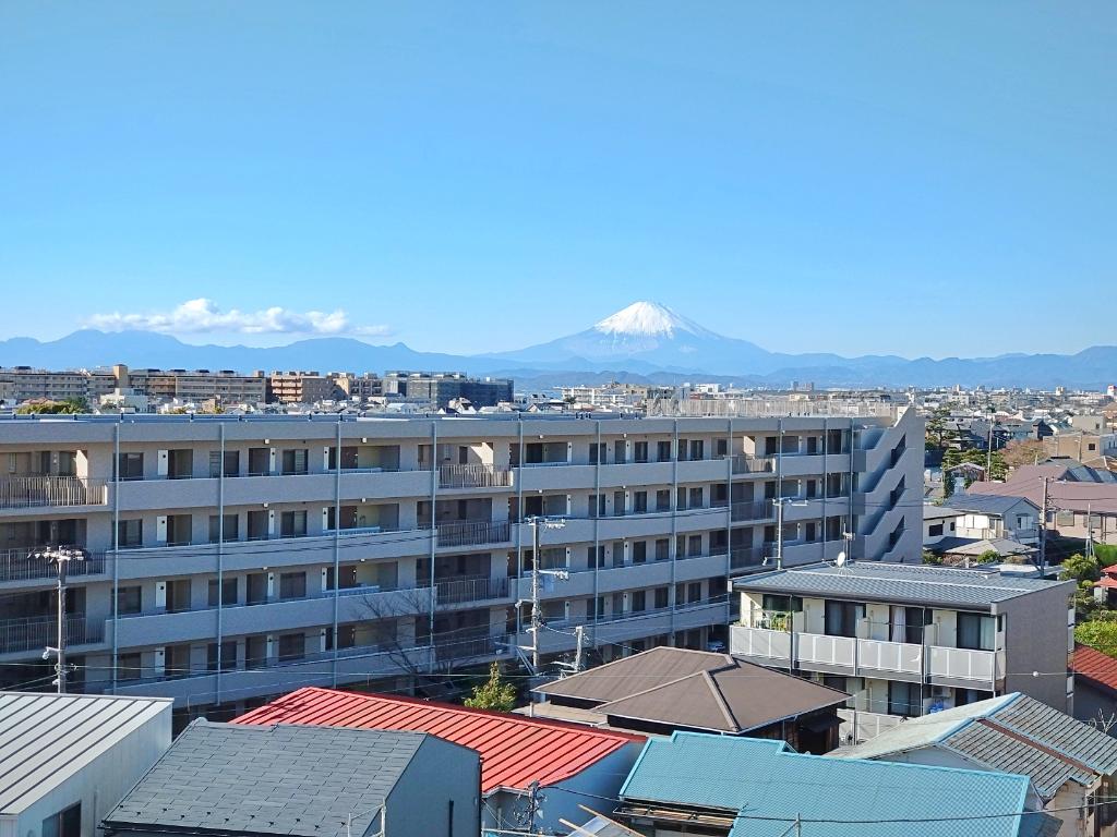 Modern 3-Bedroom Condo Near Station in Katase kaigan 0