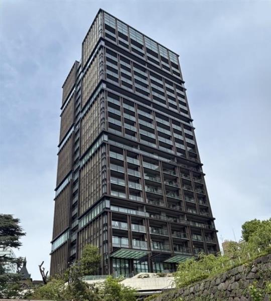 Modern 2-Bedroom Condo Near Station in Kioicho 0