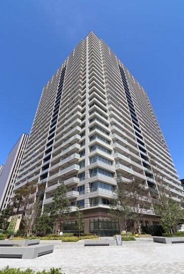 Modern 3-Bedroom Condo Near Station in Higashishinagawa 0