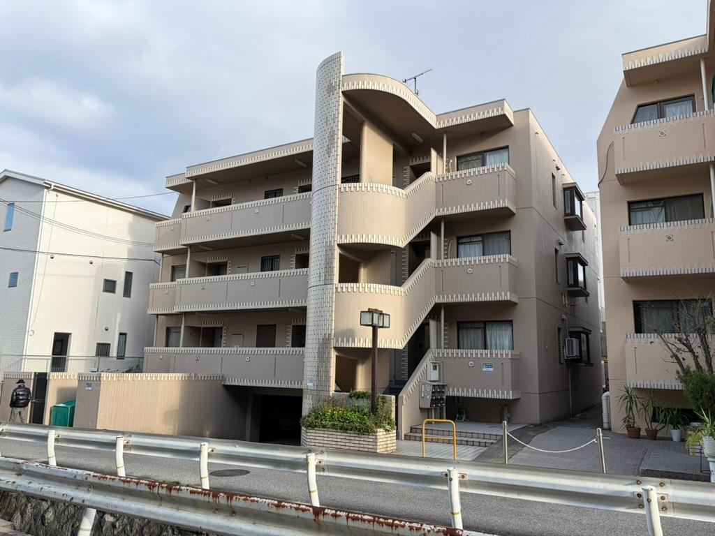 High-End 3-Bedroom Property in Oimatsucho 0