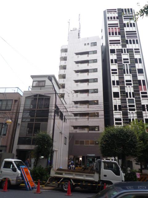 Modern Studio Condo Near Station in Wakamatsucho 0