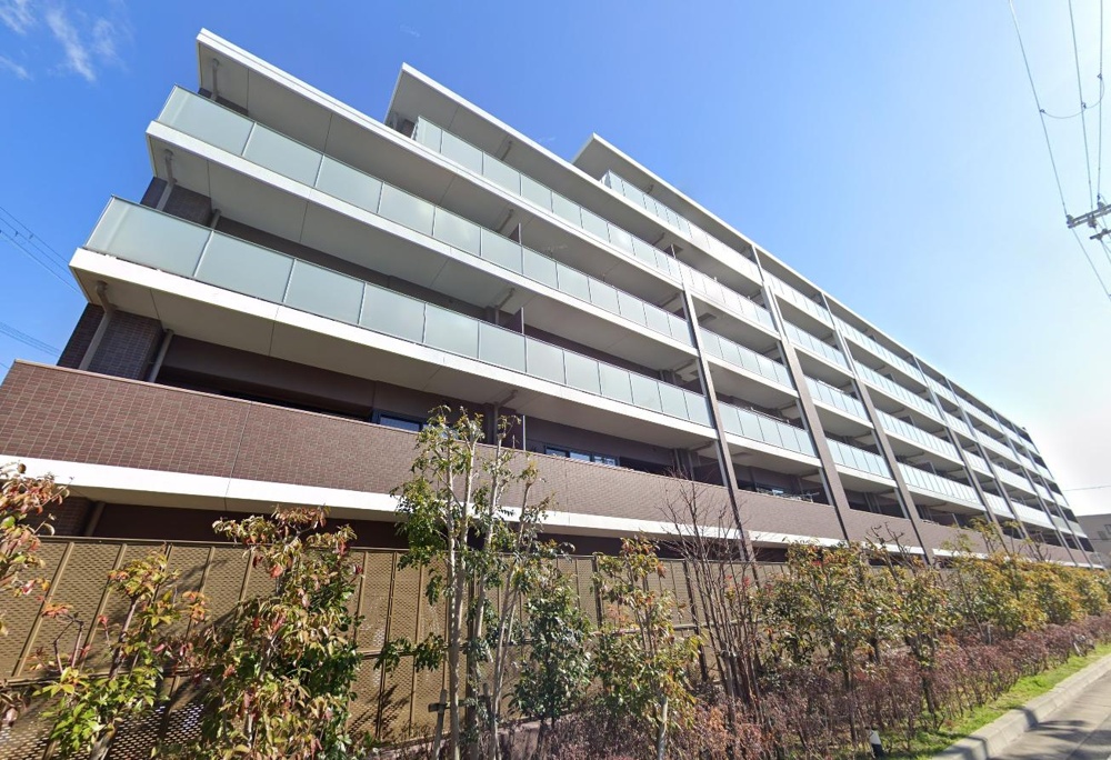 Modern 4-Bedroom Condo in Minamikoshien 0