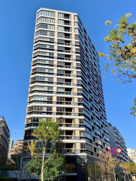 Modern 3-Bedroom Condo Near Station in Ichibancho 0