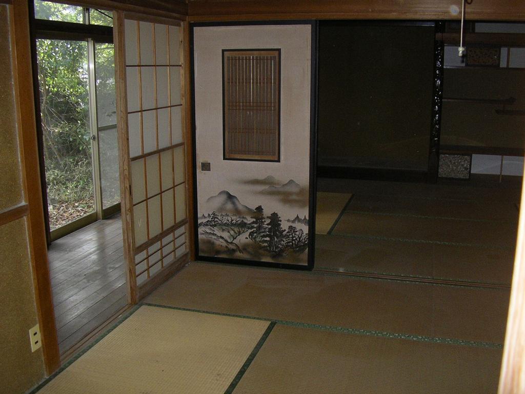 Well-Kept 5-Bedroom House in Sambogi 0