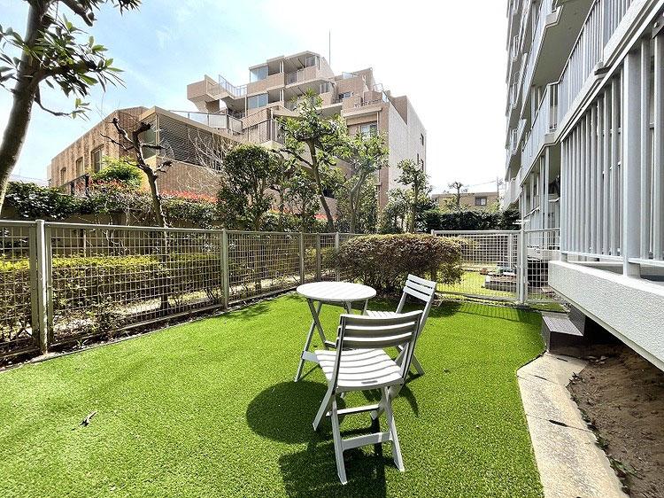 Charming 3-Bedroom Condo in Ukima 0