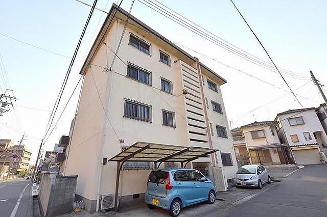 Well-Kept 3-Bedroom Condo in Nishiura 0