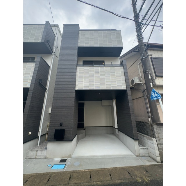 Modern 2-Bedroom House in Sugeinadazutsumi 0