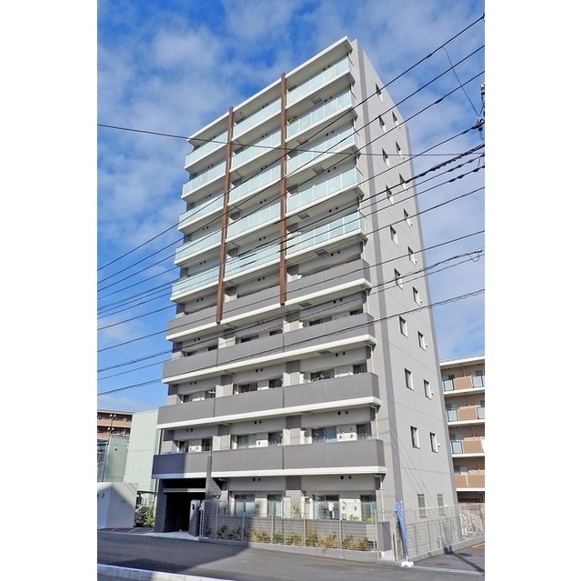 Modern 2-Bedroom Condo Near Station in Hombasu 0