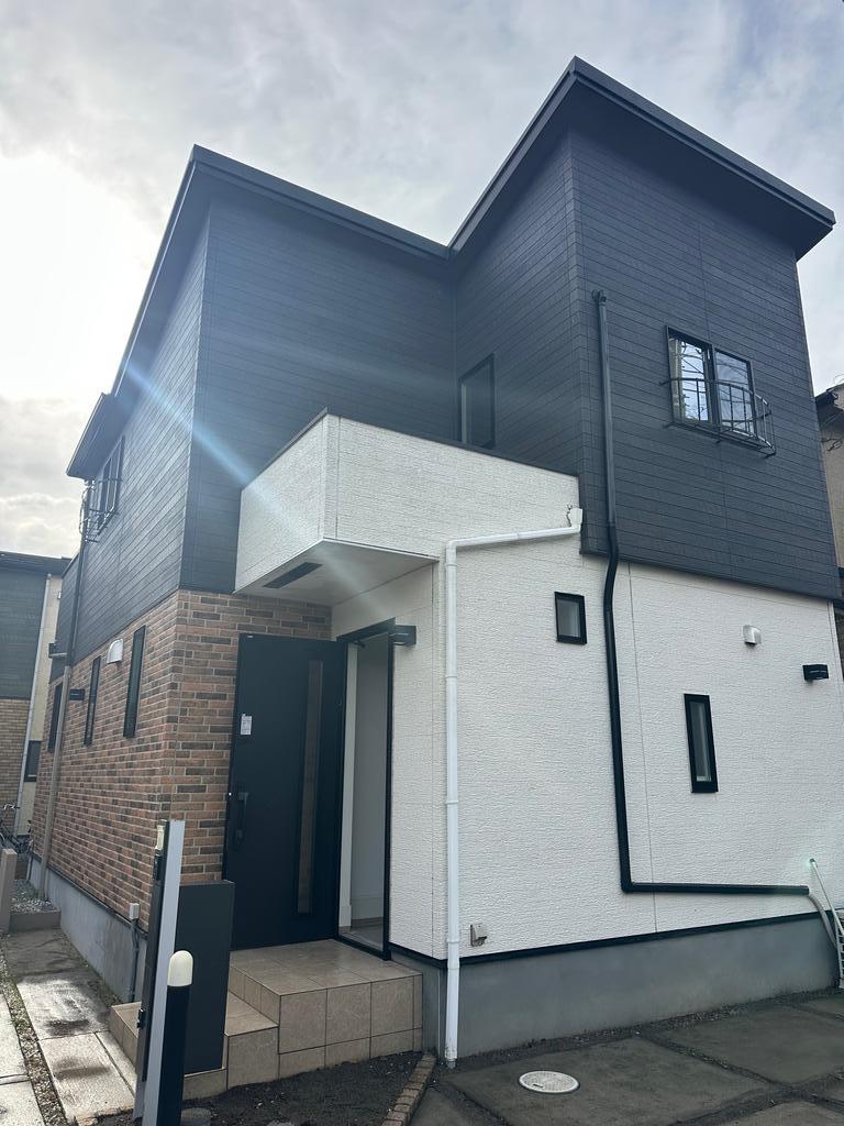 Modern 2-Bedroom House in Higashikamagaya 0