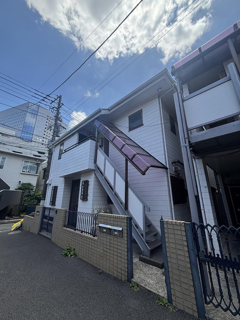 Charming Studio Condo in Minamisaiwaicho 0