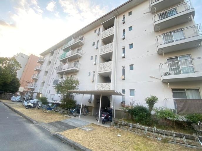 Charming 3-Bedroom Condo in Okubocho takaoka 0