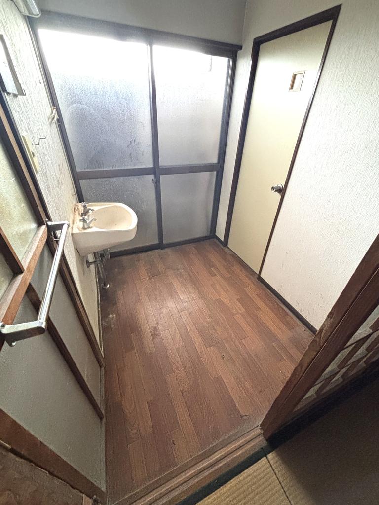 Well-Kept 4-Bedroom House in Nishikomuro 0