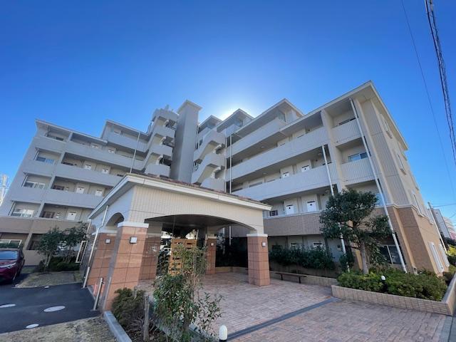 2-Bedroom Condo in Gyotokuekimae 0