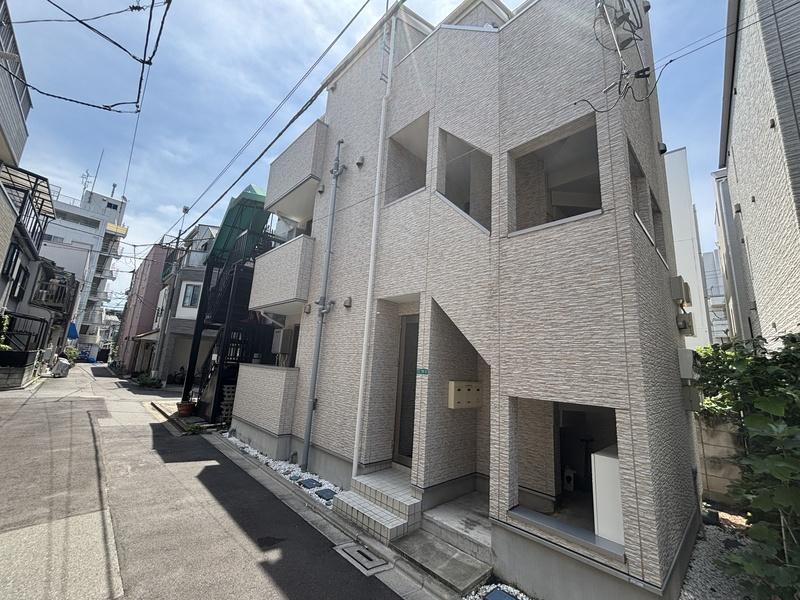 Modern 1-Bedroom Condo Near Station in Minamisenju 0