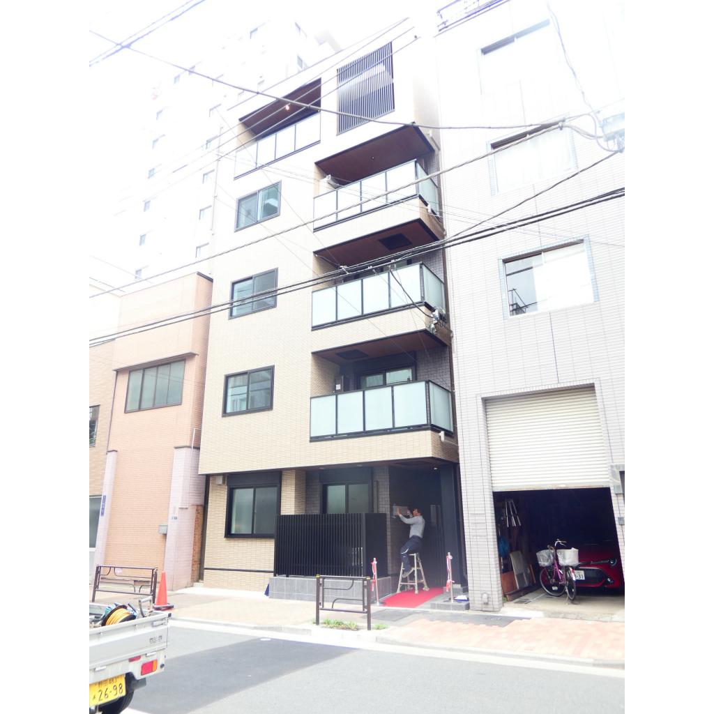 Modern 2-Bedroom Condo Near Station in Matsugaya 0
