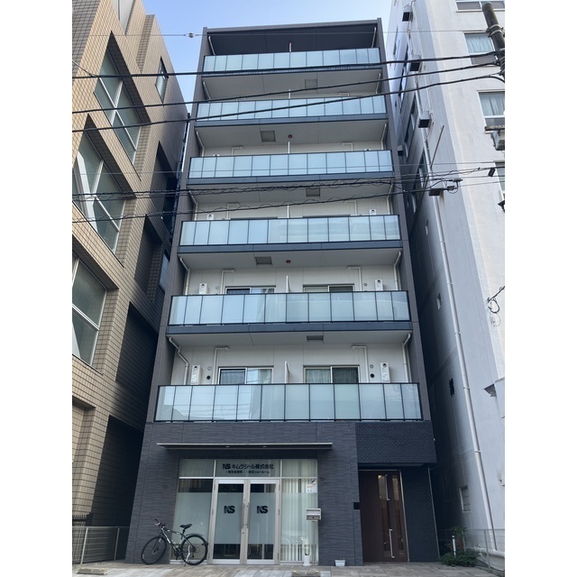 Modern 1-Bedroom Condo Near Station in Higashinippori 0