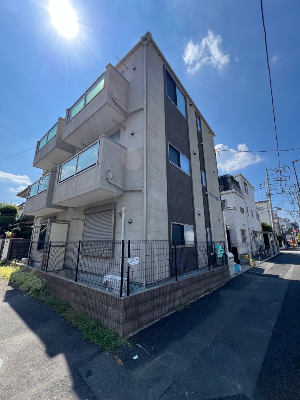 Modern 1-Bedroom Condo Near Station in Iwado minami 0