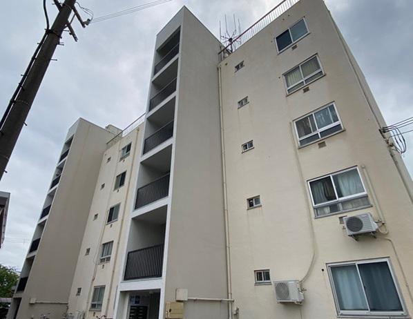 Classic 2-Bedroom Condo in Futabacho 0