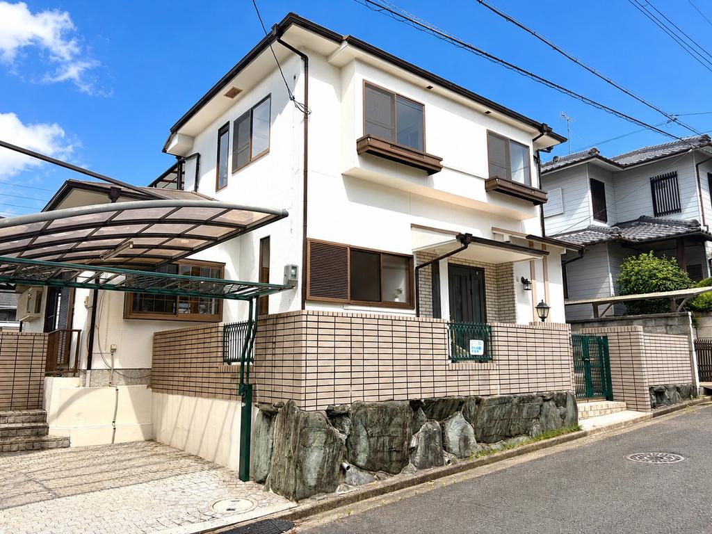 Charming 4-Bedroom House in Tomio kawanishi 0