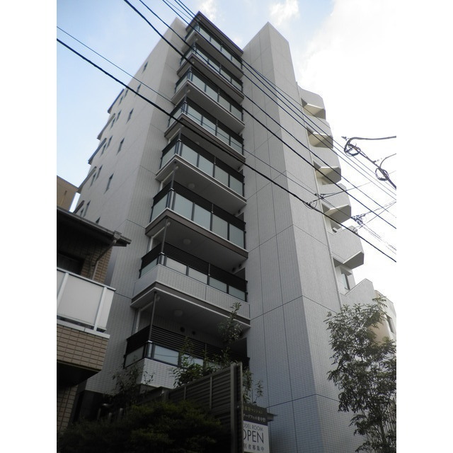 Modern 2-Bedroom Condo Near Station in Higashinakano 0