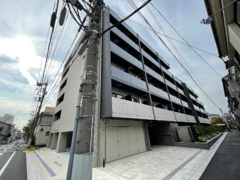 Modern Studio Condo in Ojima 0