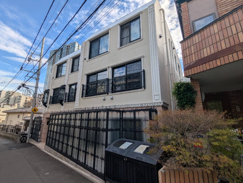 Modern Studio Condo in Minamiazabu 0