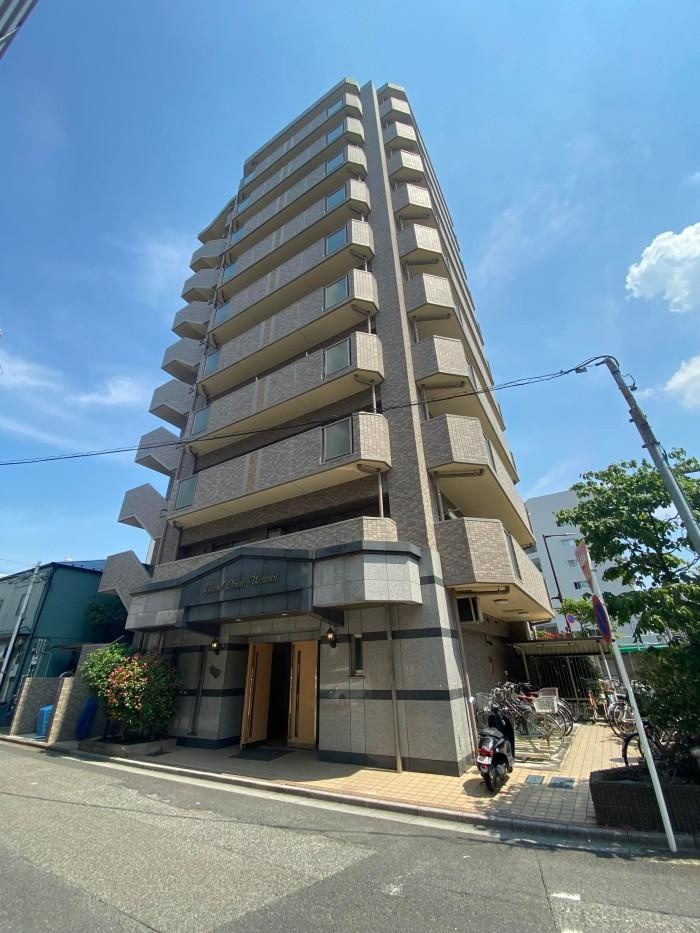 3-Bedroom Condo Near Station in Chuo 0