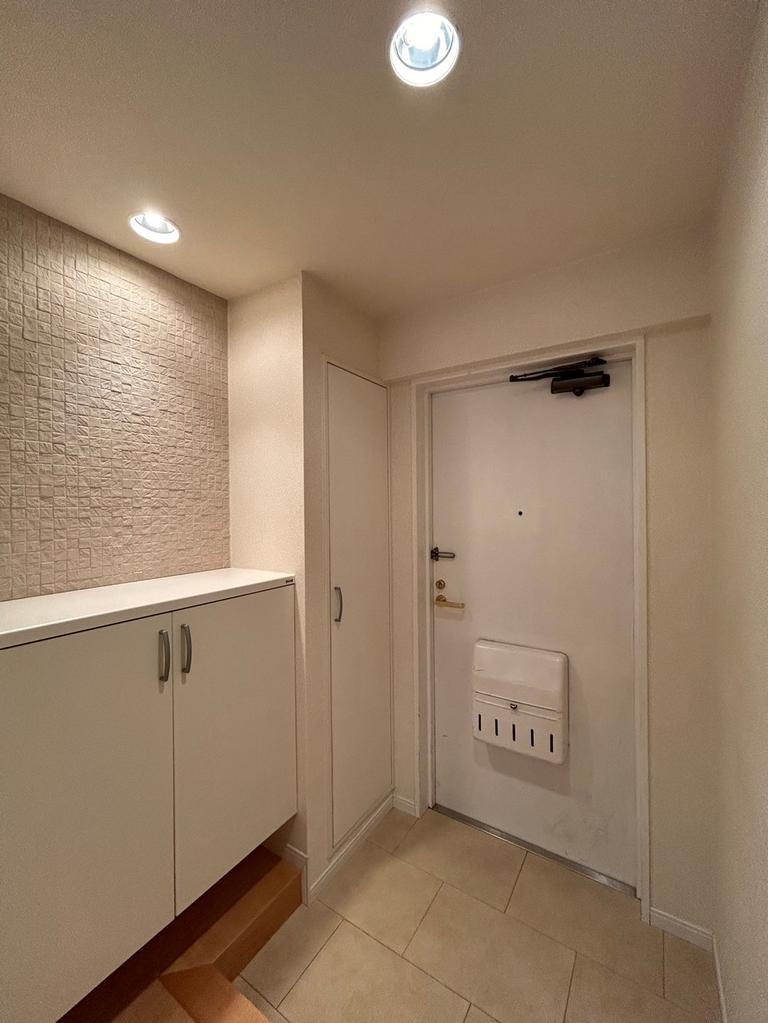 Vintage 1-Bedroom Condo Near Station in Hiro 0