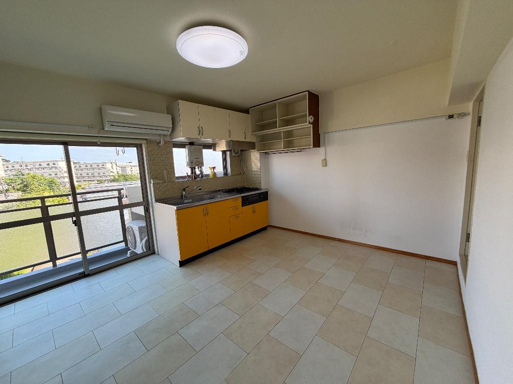 Classic 3-Bedroom Condo in Matsugaoka 0