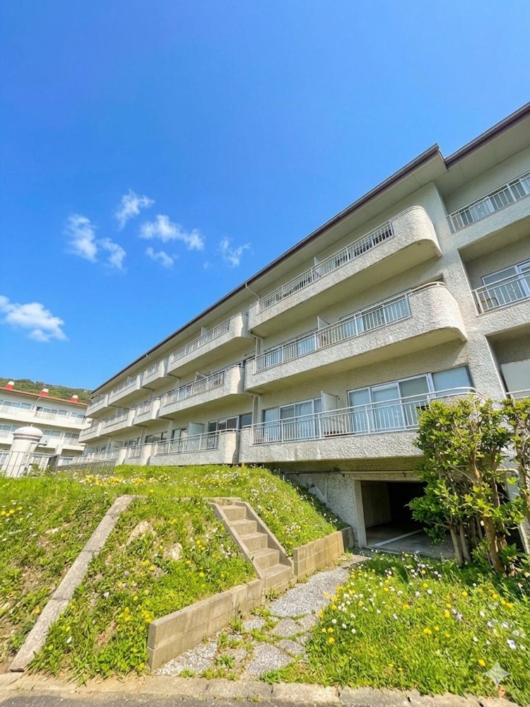 Vintage 2-Bedroom Condo in Sunosaki 0