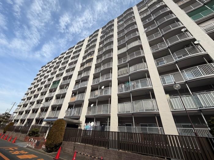 Charming 2-Bedroom Condo Near Station in Koraku 0