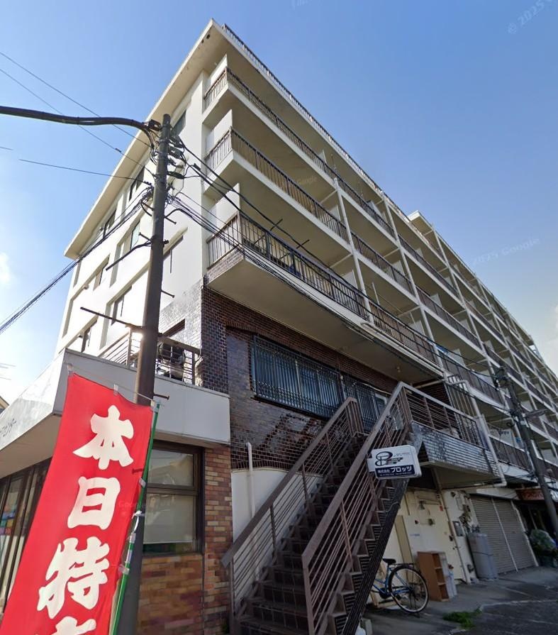 Well-Kept 2-Bedroom Condo Near Station in Nukui 0