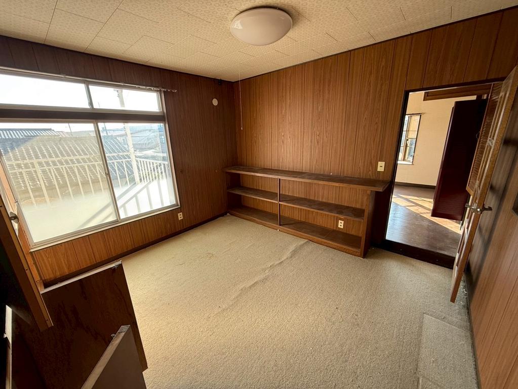 Charming 6-Bedroom House 0