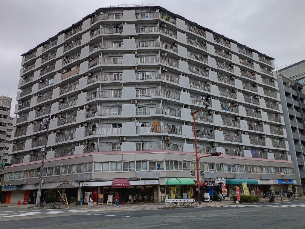 Vintage 2-Bedroom Condo Near Station in Higashinakajima 0