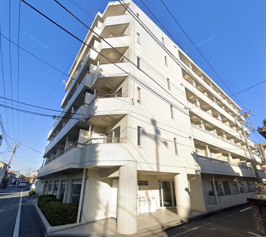 Charming Studio Condo in Tenjincho 0