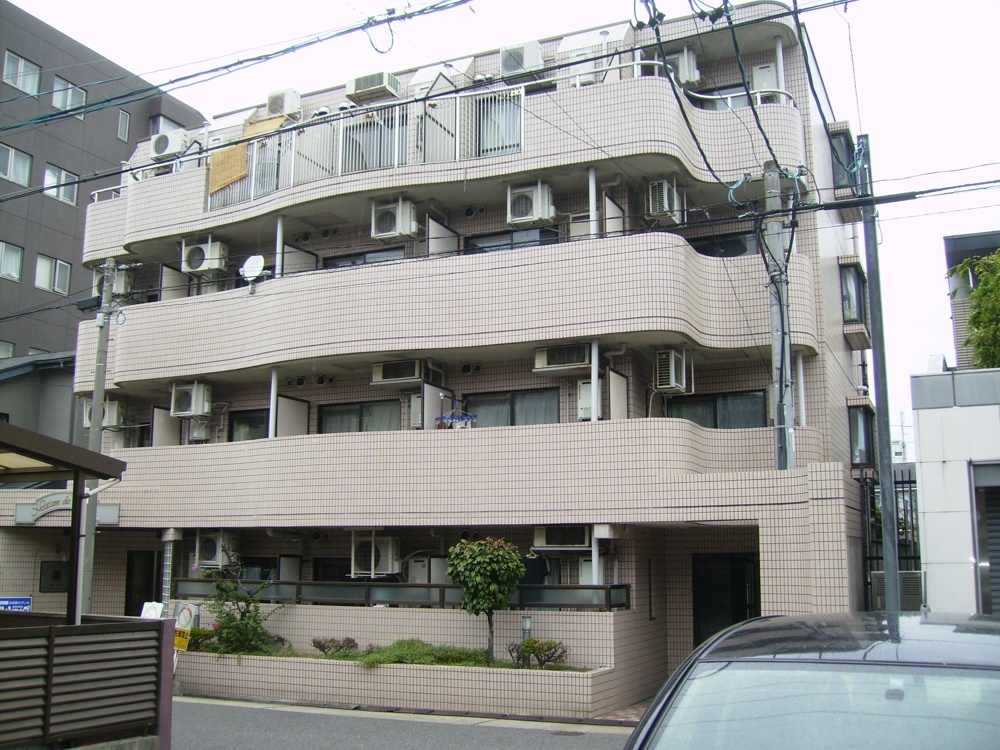 Vintage Studio Condo Near Station in Takami 0