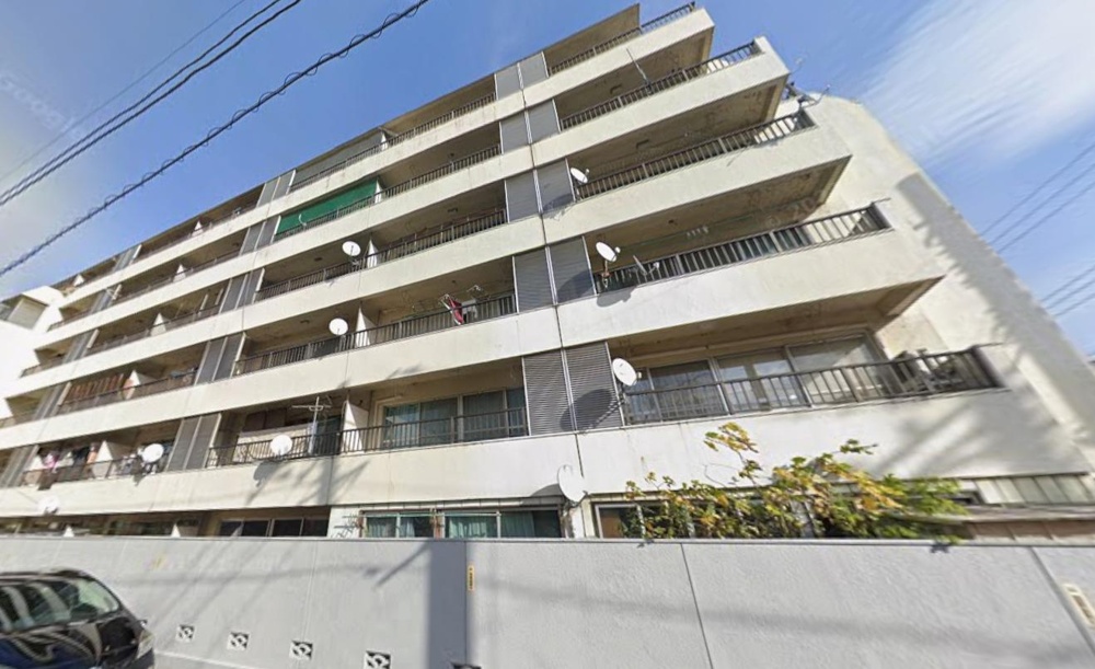 Classic 3-Bedroom Condo in Shimoishikuramachi 0