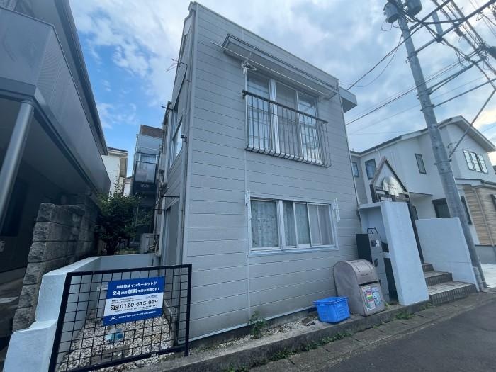 Classic Studio Property in Katahira 0