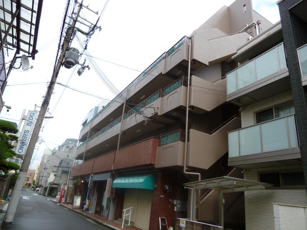 Charming 3-Bedroom Condo in Aioicho 0