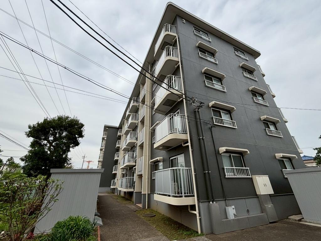 Charming 3-Bedroom Condo in Miyama 0